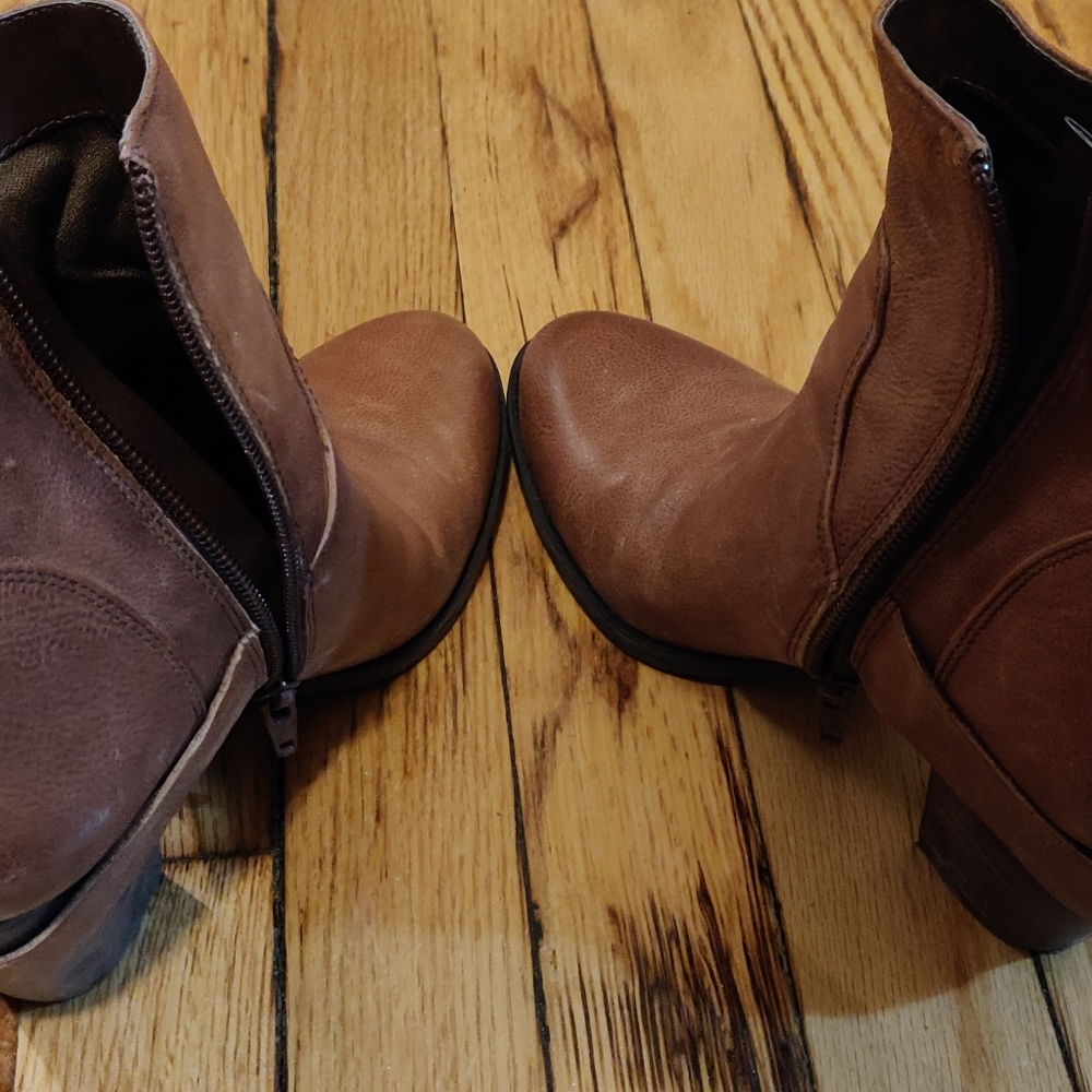 Boots - Picture 4 of 4